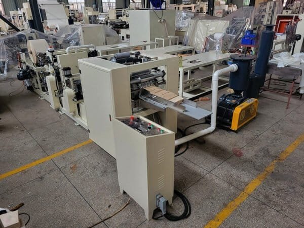 1/8 folding Sleeve napkin paper making machine NP7000A - Image 4